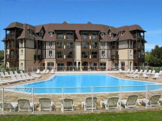 "Magnifique 2 Pieces Deauville" Piscine Et Jardin Exterior foto